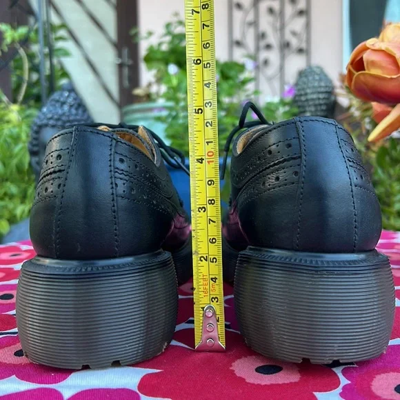 🏴󠁧󠁢󠁥󠁮󠁧󠁿 Vintage Dr. Martens Platform MIE Brogue Black Wingtip Oxfords UK 7